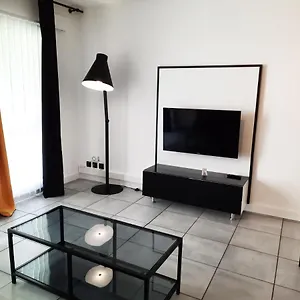 La Poterie - Avec Balcon Et Parking Prive Quimper
